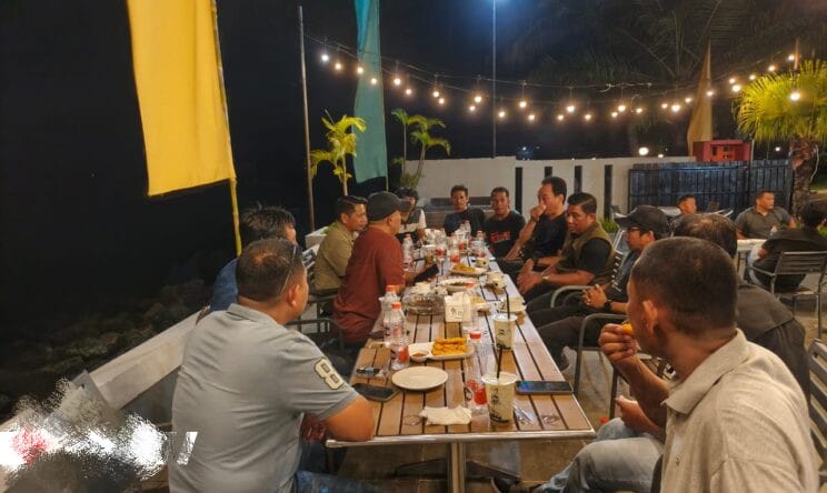 Tinjau Lokasi Pelaksanaan TMMD ke 125 di Mateng, Mantan Dandim Mamuju Sempatkan Diri Ngopi Bareng Media