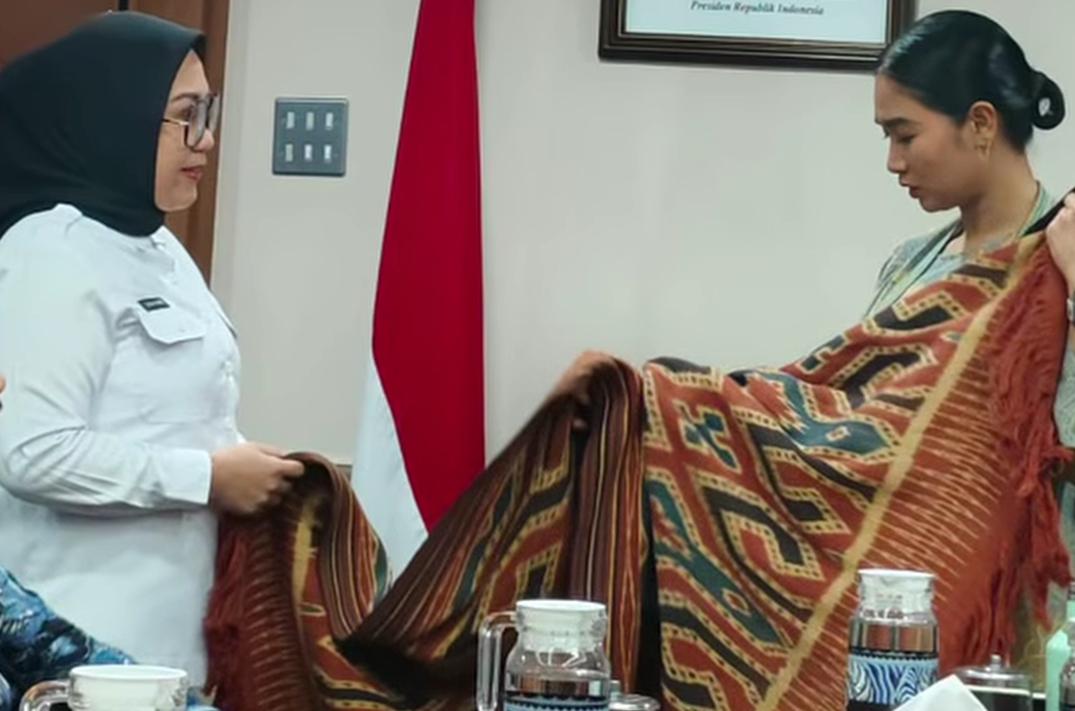Dihadapan Wamenpar Bupati Mamuju Promosikan Sekomandi