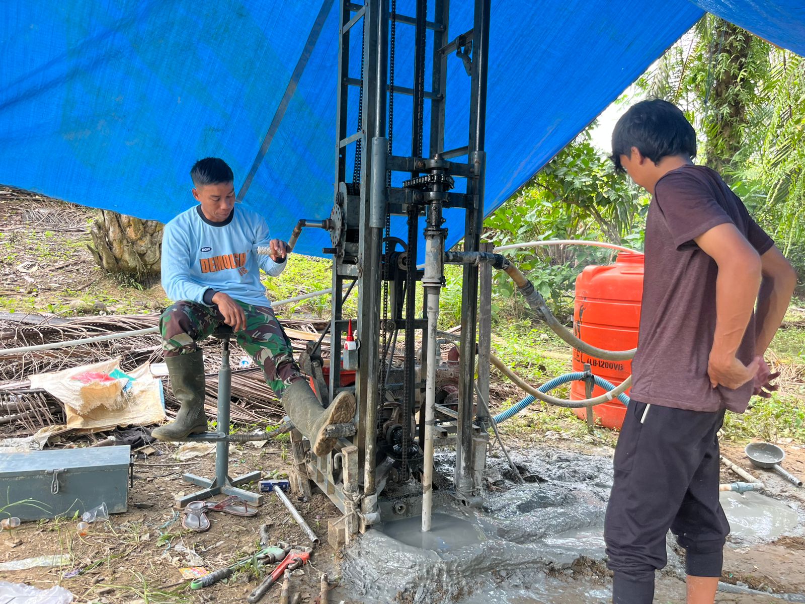 Satgas TMMD ke-125 Kodim 1418/Mamuju Terus Berpacu Pemggalian Sumur Bor demi Penuhi Asa Warga Salugatta