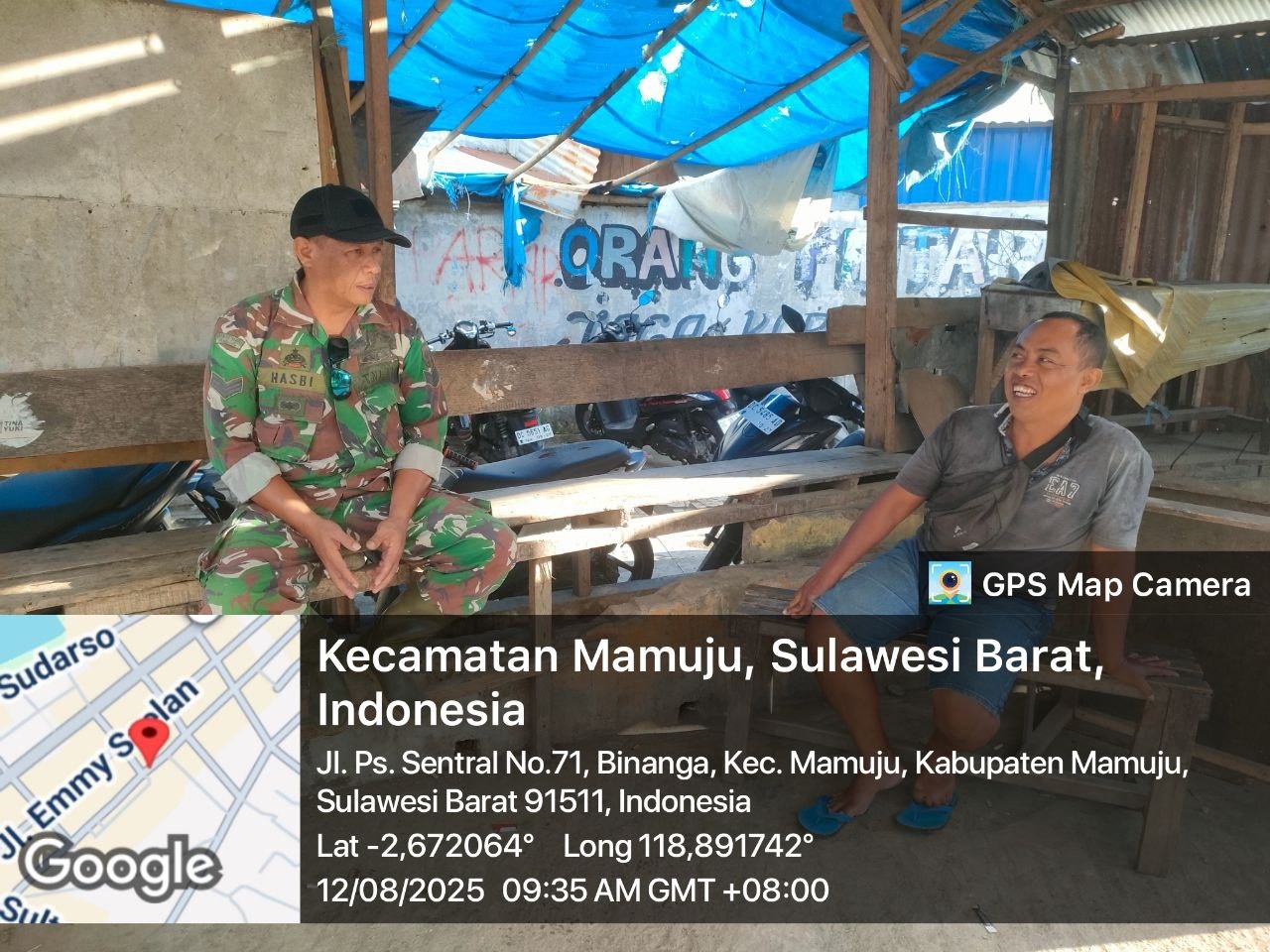 Melalui Komsos, Babinsa Kodim 1418/Mamuju Ajak Warga Tingkatkan Kesadaran Kebersihan Lingkungan