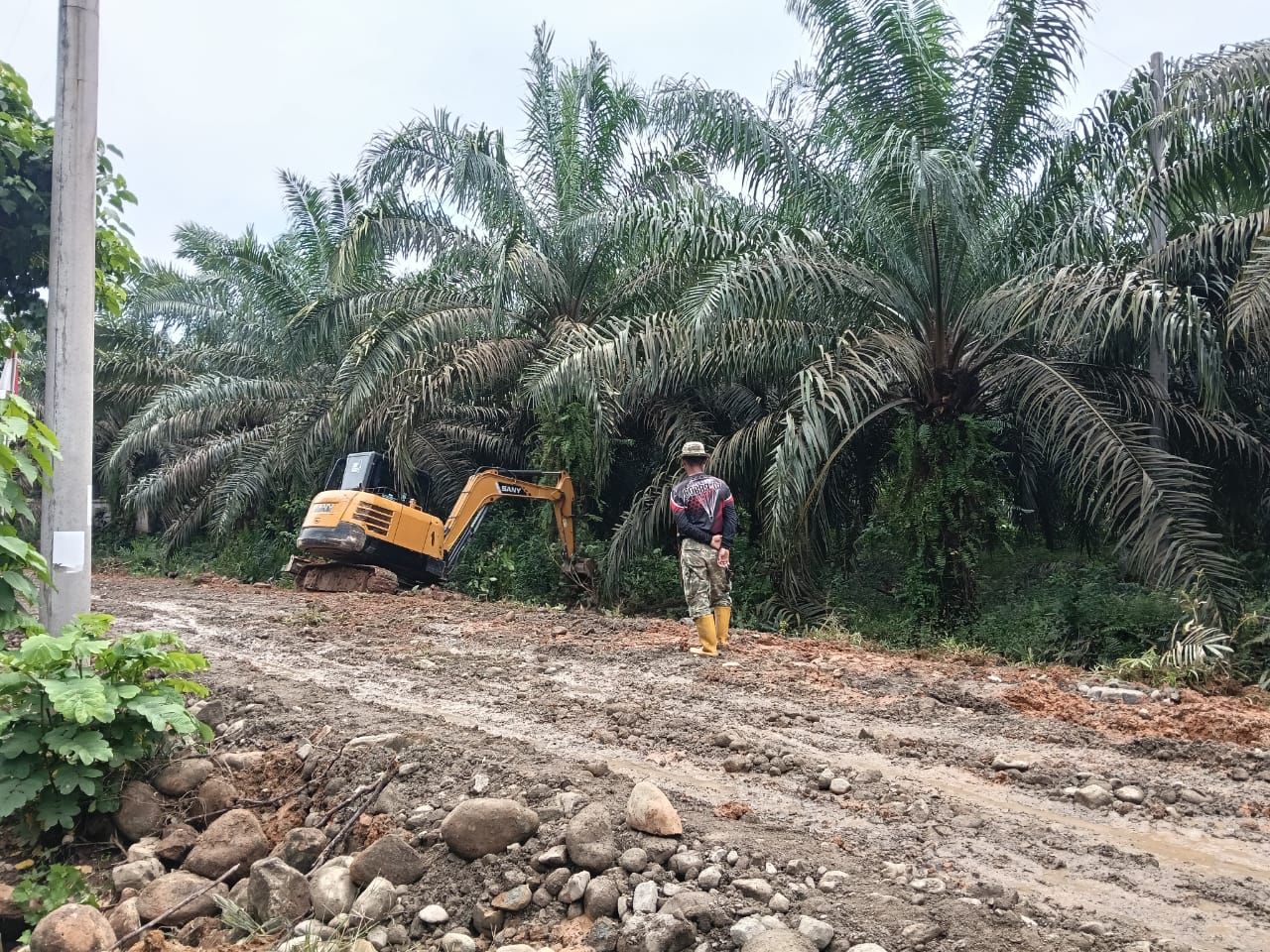 Satgas TMMD ke-125 Kodim 1418/Mamuju Terus Kebut Progres Peningkatan Jalan Desa Sejati Capai 72 Persen