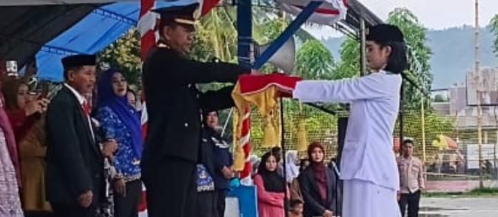 Kapolsek Mamuju Jadi Inspektur Upacara Penurunan Bendera Merah Putih di HUT ke-80 Kemerdekaan RI