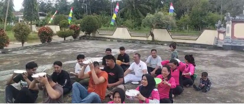 Turut Meriahkan HUT Kemerdekaan RI ke-80, Kapolsek Tommo Gelar Lomba dengan Berhadiah Menarik dan Unik