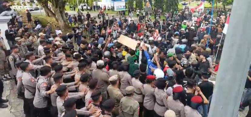 Aksi Unras di Tiga Titik Kota Mamuju Berjalan Aman, Tertib dan Kondusif. Satu Diduga Provokator Berhasil Diamankan