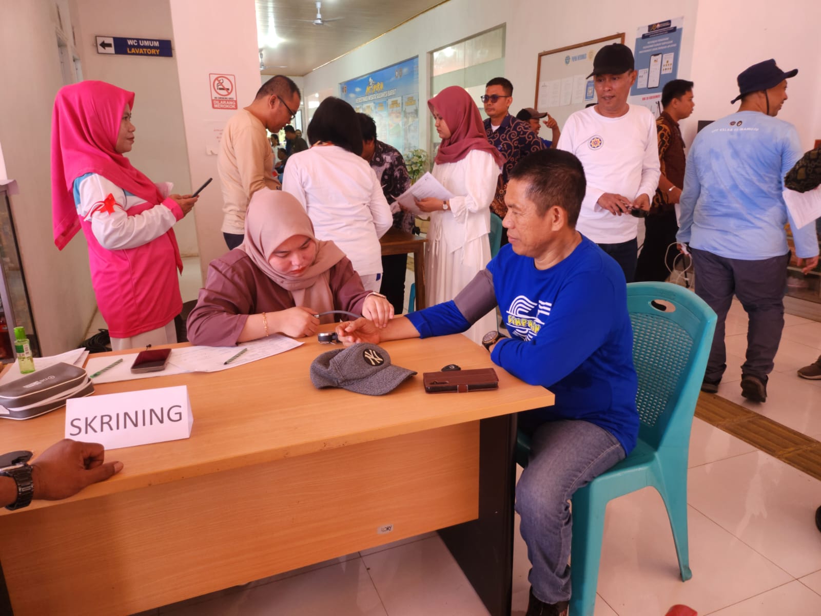 Momen Harhubnas 2025, Dishub Sulbar Gelar Aksi Bersih Pantai dan Donor Darah