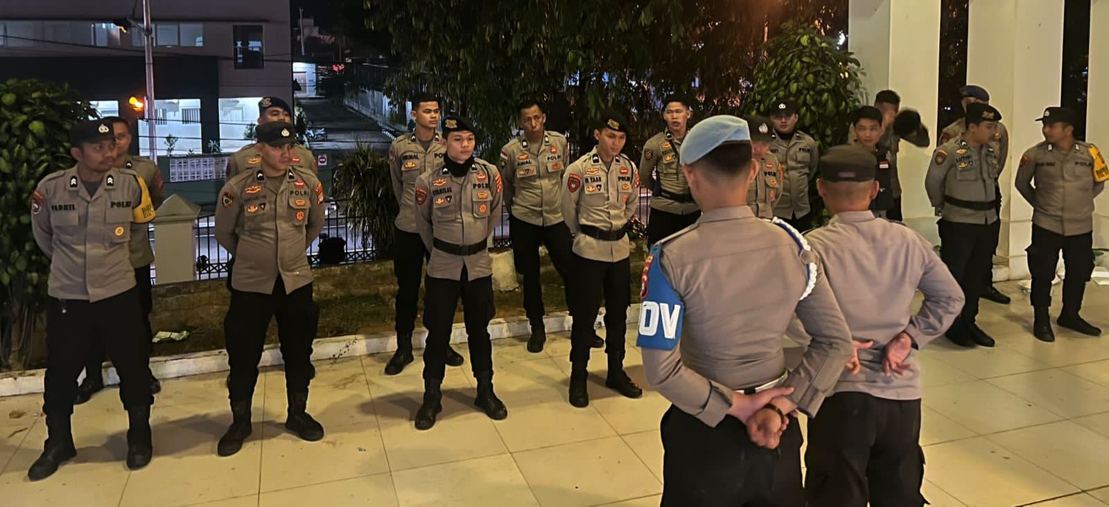 Polresta Mamuju Terus Melakukan Pengamanan Aksi Unjuk Rasa dan RDP di Kantor DPRD Mamuju