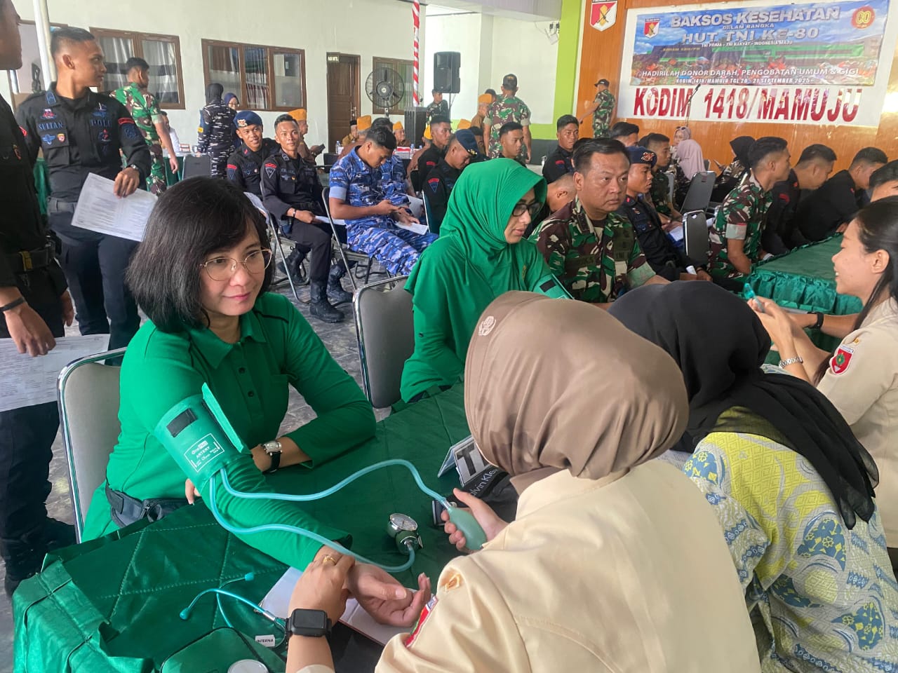 Peringati HUT TNI ke-80, Kodim 1418/Mamuju Gelar Bakti Sosial Kesehatan untuk Masyarakat