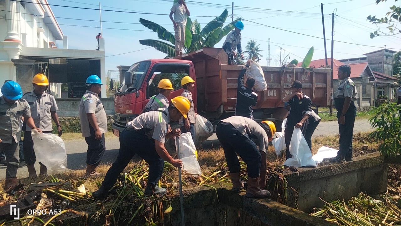 Ribuan Warga Turun Kejalan Bersama Pemerintah Bersihkan Kota Pasangkayu Dari Sampah