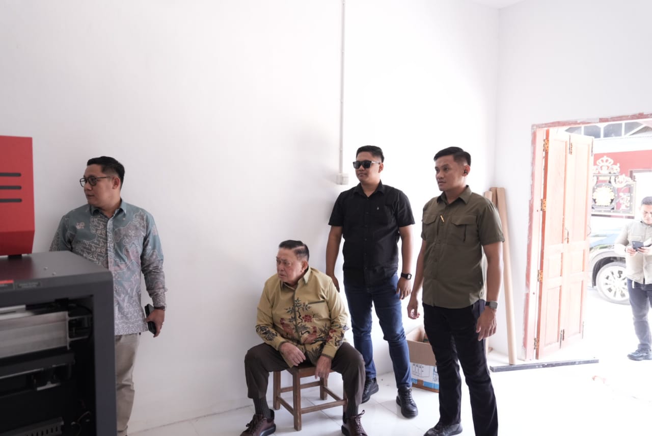UMKM Jadi Tulang Punggung Ekonomi, Wagub Sulbar Tinjau Bantuan Mesin Percetakan
