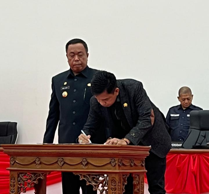 Sidang Paripurna DPRD Sulbar Bahas Penyampaian Akhir Pansus Ranperda Penyelenggaraan Perpustakaan