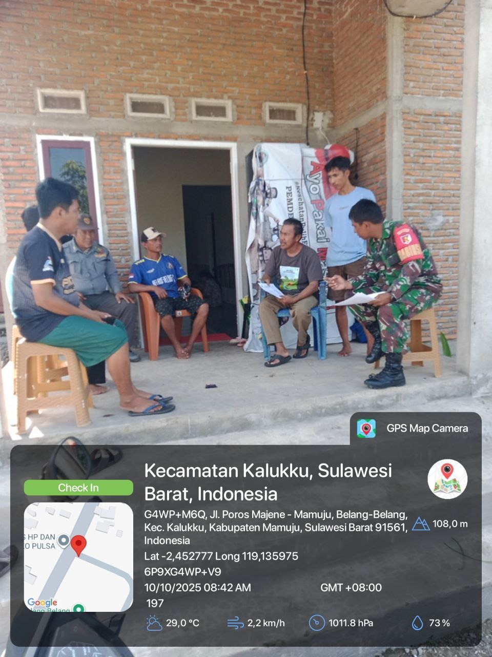 Babinsa Koramil 1418-03/Kalukku Ajak Warga Jaga Kebersihan Lingkungan Lewat Kegiatan Puldata