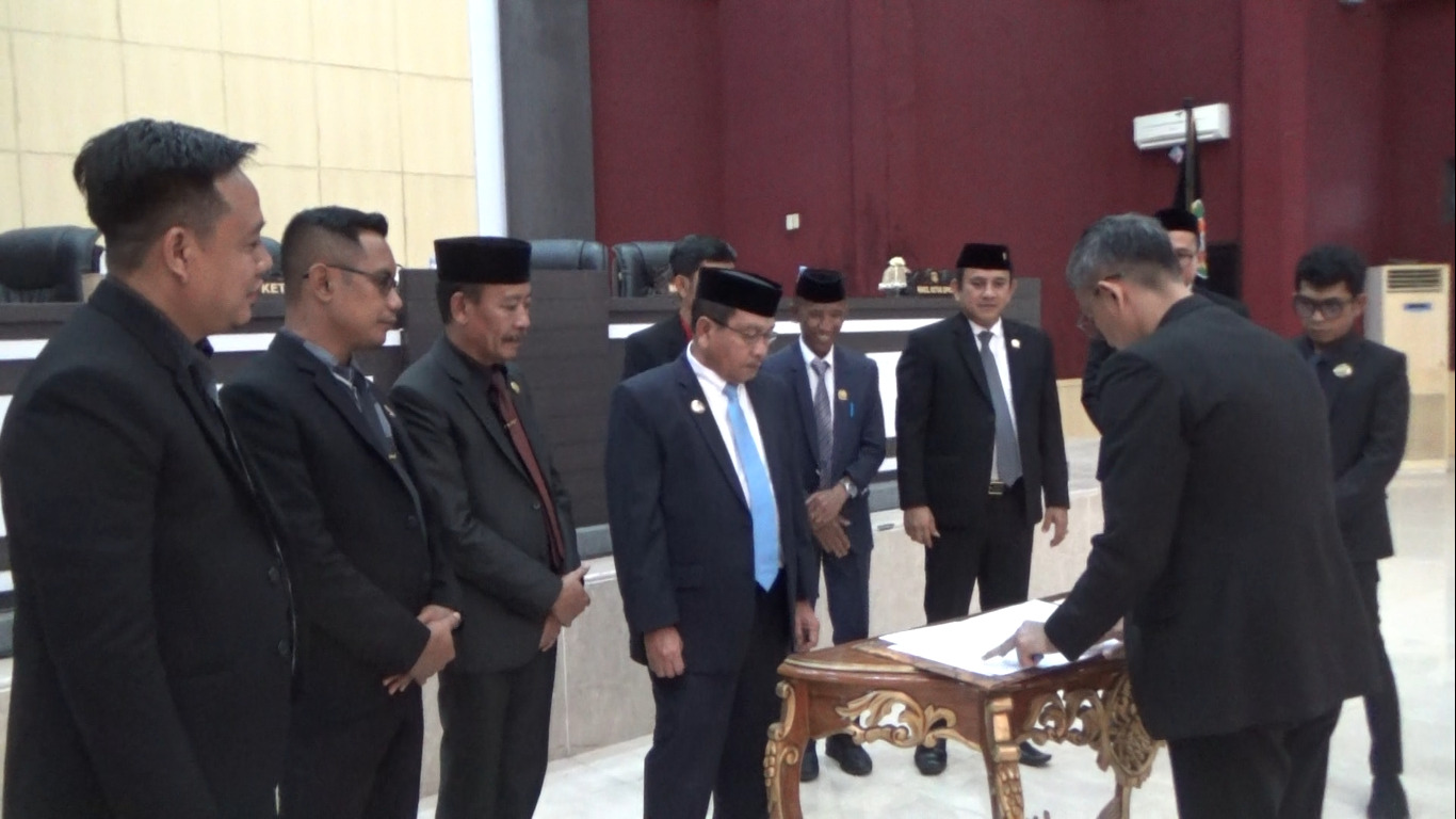 Diwarnai Wald Out, DPRD Pasangkayu Bersama Pemerintah Tetapkan APBD 2026