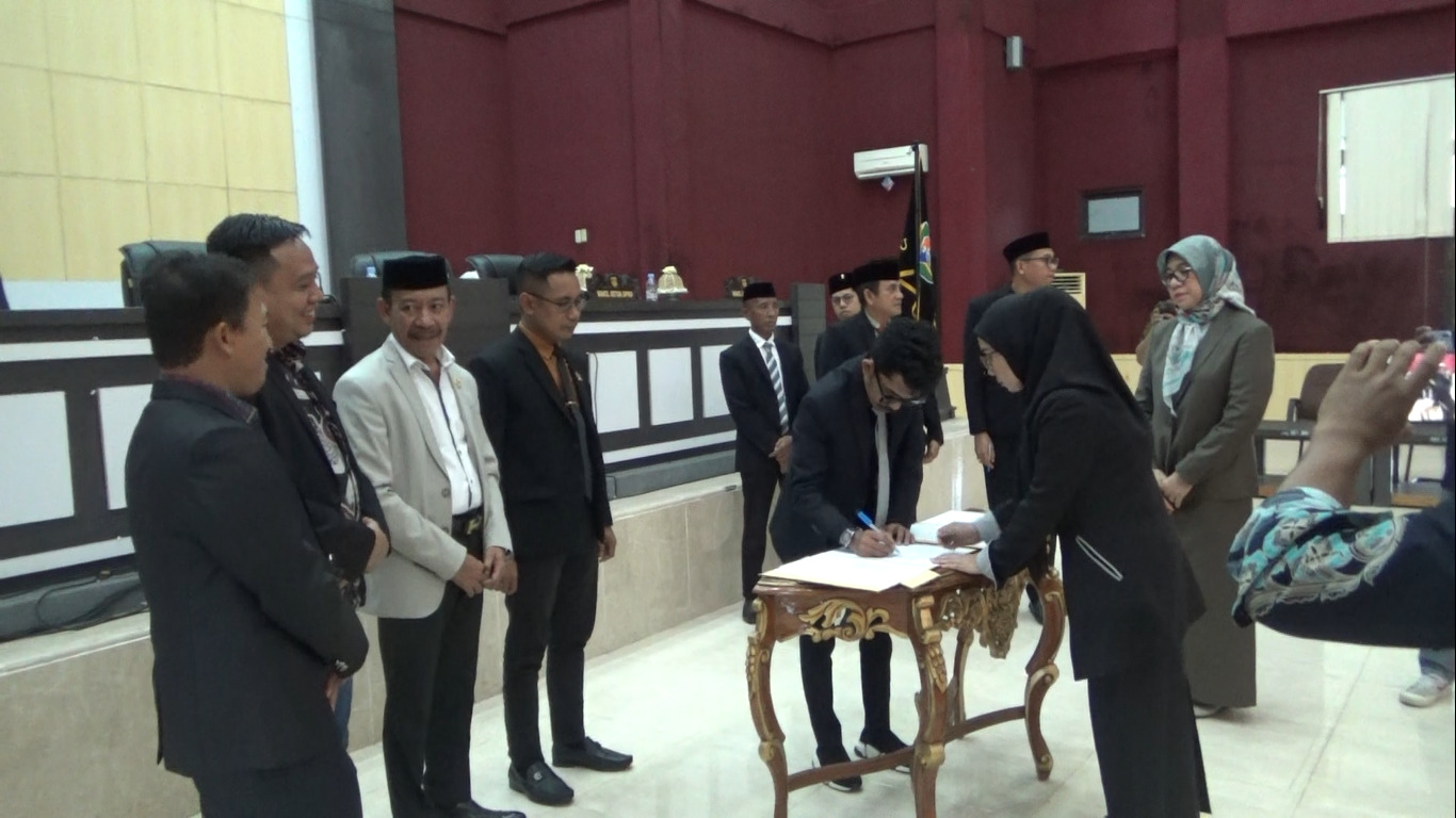 Ketua DPRD Pasangkayu Pimpin Paripurna Penetapan Propemperda dan Renja DPRD 2026